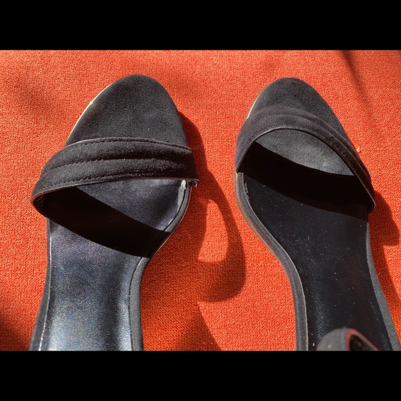 Kenneth Cole Luisa Pearl Suede Heel 8 1/2 - Picture 7 of 7